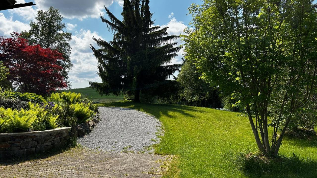 Direkt Am See Mit Bergblick Seeg Dış mekan fotoğraf